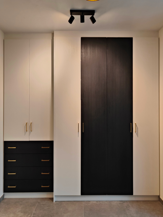 Dressisng Black & White